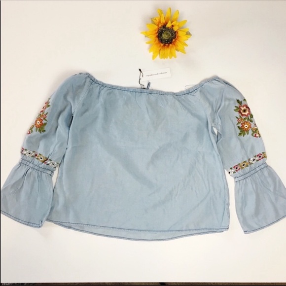 Cupcake and Cashmere Adrien off-the Shoulder Top - Picture 5 of 8